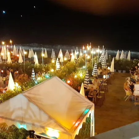 Frühstückspension Exclusive Dans 2 Pieces 40 M2 Atypique Original Dans Grande Structure Type D'hote 80 M2 200 M Promenade Des Sejour 4*