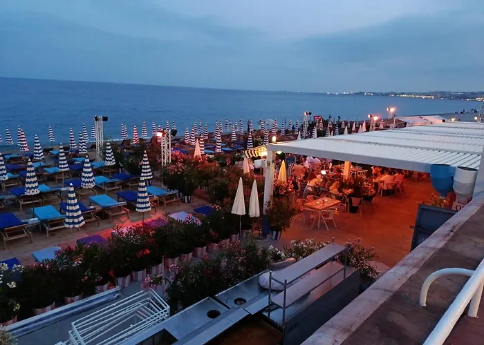 Exclusive Dans 2 Pieces 40 M2 Atypique Original Dans Grande Structure Type D'hote 80 M2 200 M Promenade Des Sejour 4* Nice